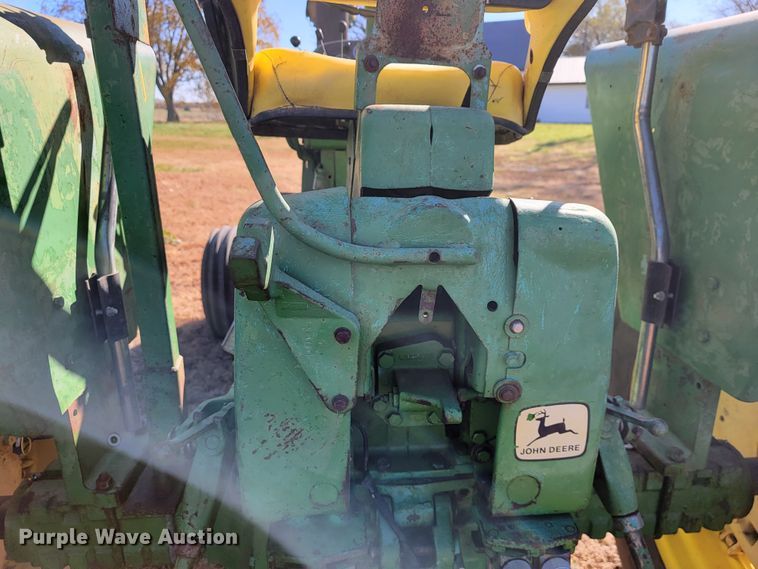 image for item IX9568 John Deere 4010  tractor