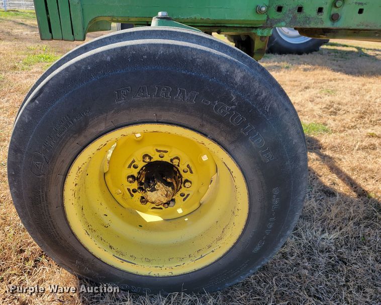 image for item IX9568 John Deere 4010  tractor