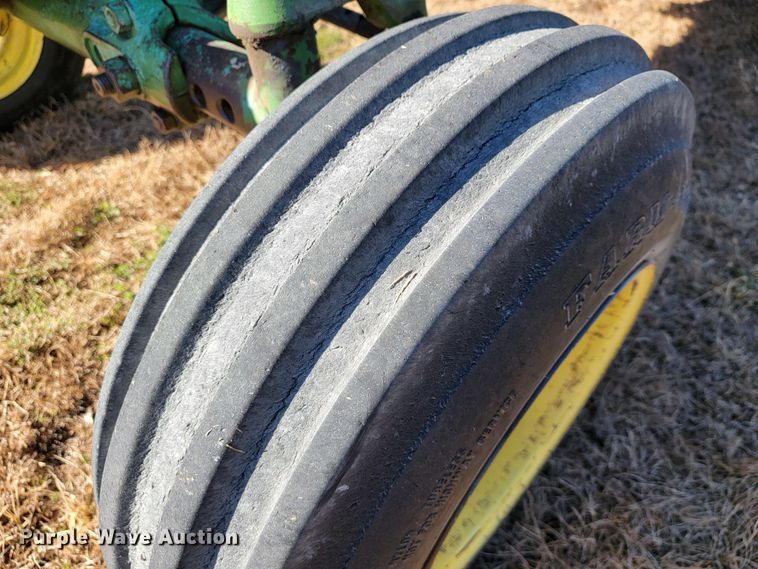 image for item IX9568 John Deere 4010  tractor