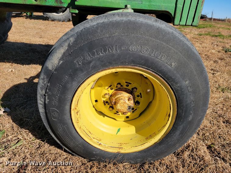 image for item IX9568 John Deere 4010  tractor