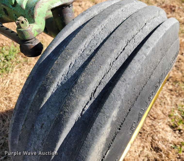 image for item IX9568 John Deere 4010  tractor