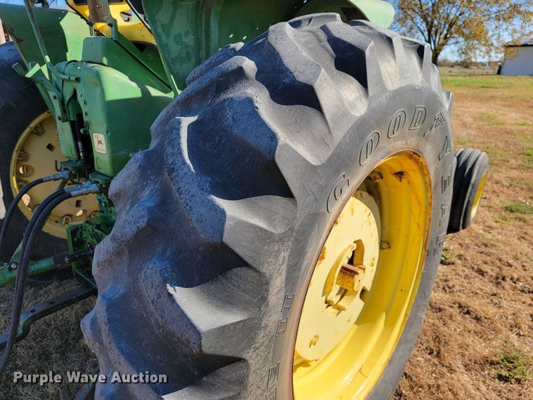image for item IX9568 John Deere 4010  tractor