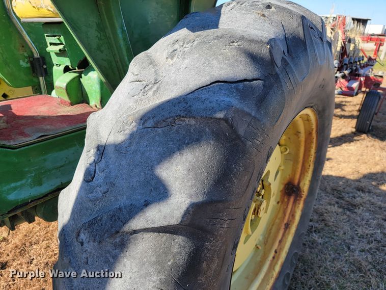 image for item IX9568 John Deere 4010  tractor