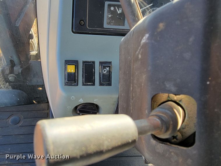 image for item IX9570 1998 Case IH MX120  tractor