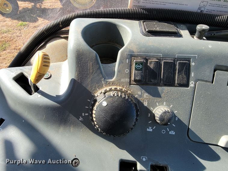 image for item IX9570 1998 Case IH MX120  tractor