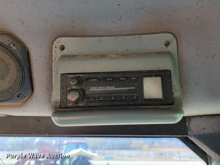 image for item IX9570 1998 Case IH MX120  tractor