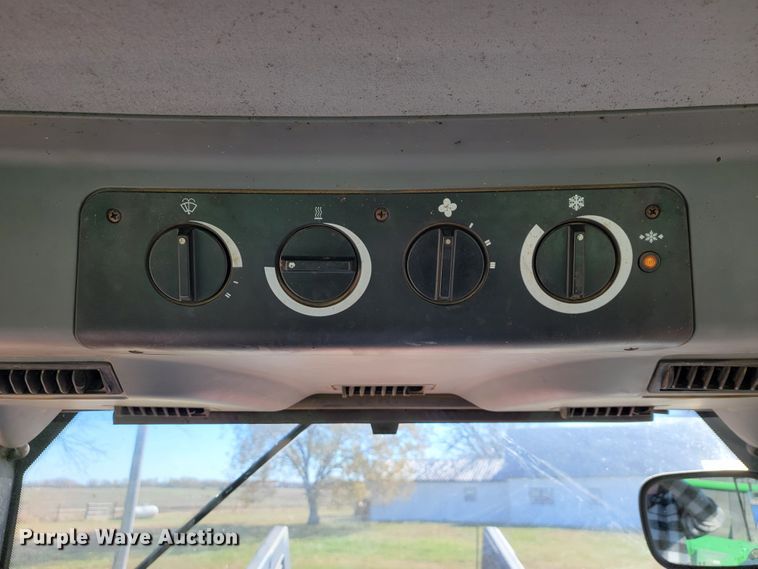 image for item IX9570 1998 Case IH MX120  tractor