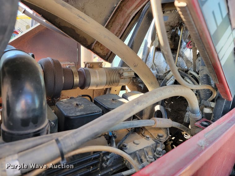 image for item IX9570 1998 Case IH MX120  tractor