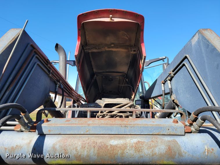 image for item IX9570 1998 Case IH MX120  tractor