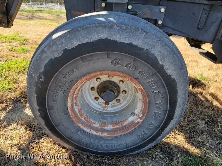 image for item IX9570 1998 Case IH MX120  tractor