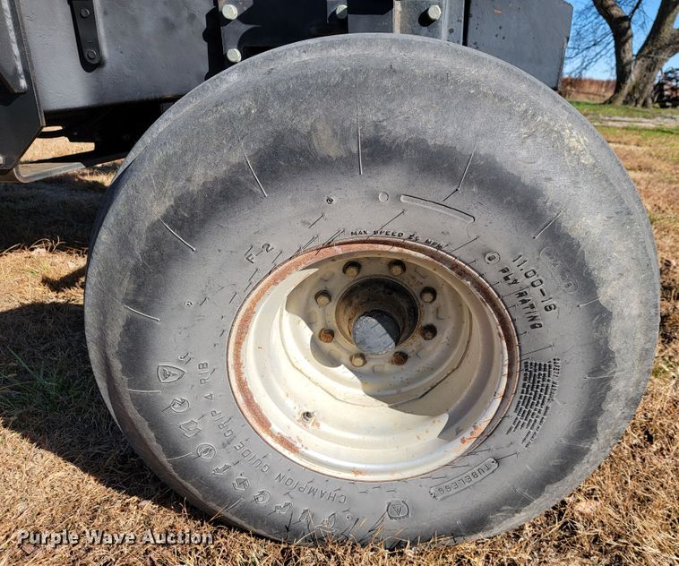 image for item IX9570 1998 Case IH MX120  tractor