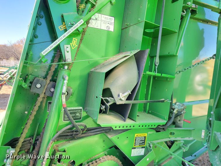image for item IX9571 2018 John Deere 560M  round baler
