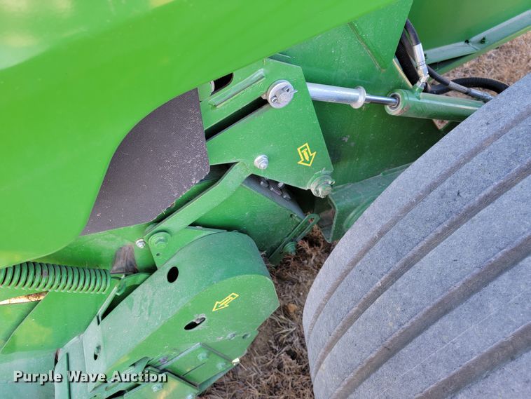 image for item IX9571 2018 John Deere 560M  round baler