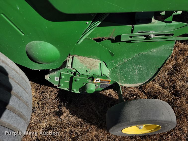 image for item IX9571 2018 John Deere 560M  round baler