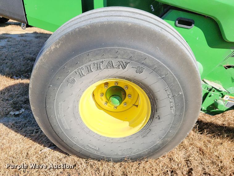 image for item IX9571 2018 John Deere 560M  round baler