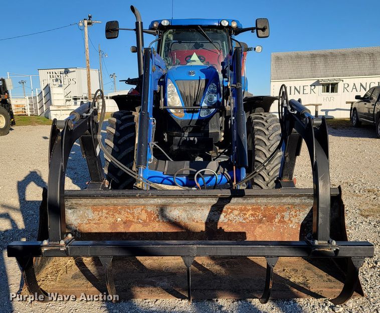 image for item IX9574 2014 New Holland T7.220  MFWD tractor