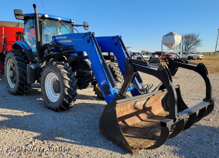image for item IX9574 2014 New Holland T7.220  MFWD tractor