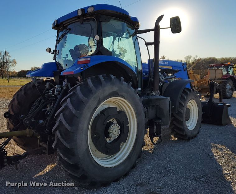 image for item IX9574 2014 New Holland T7.220  MFWD tractor