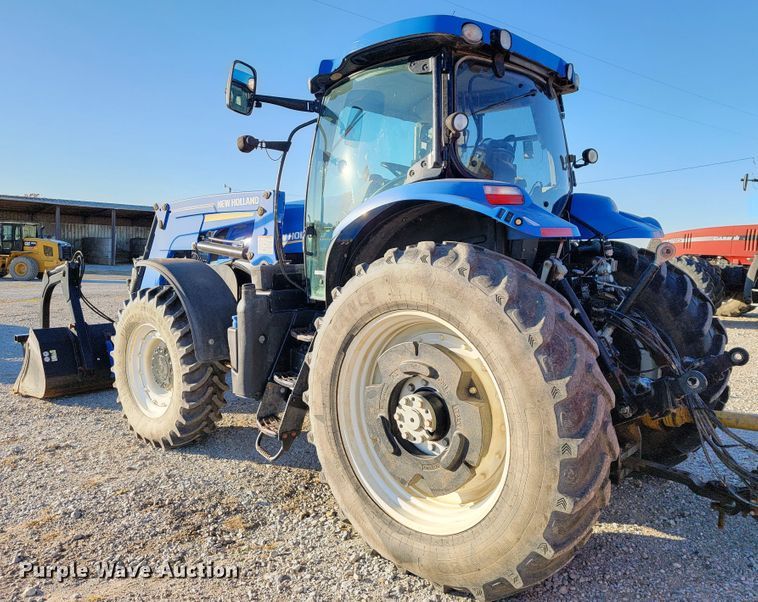 image for item IX9574 2014 New Holland T7.220  MFWD tractor