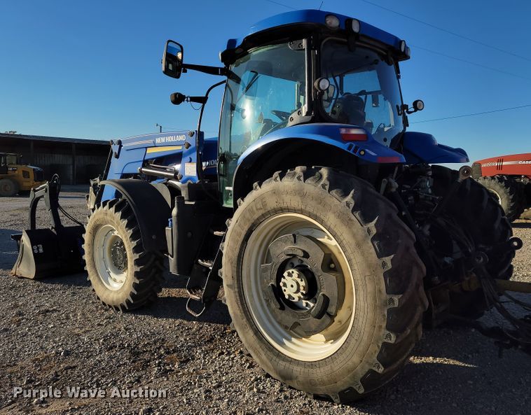 image for item IX9574 2014 New Holland T7.220  MFWD tractor