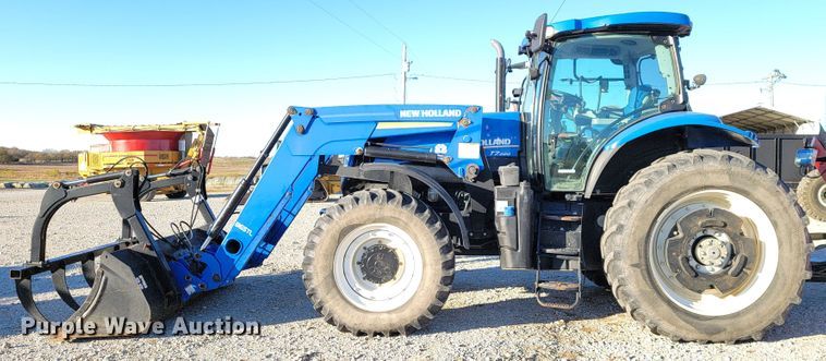 image for item IX9574 2014 New Holland T7.220  MFWD tractor