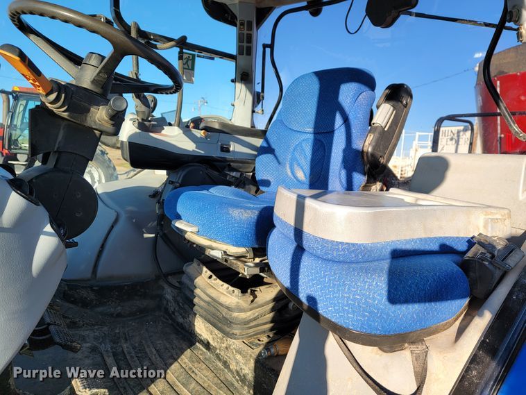 image for item IX9574 2014 New Holland T7.220  MFWD tractor