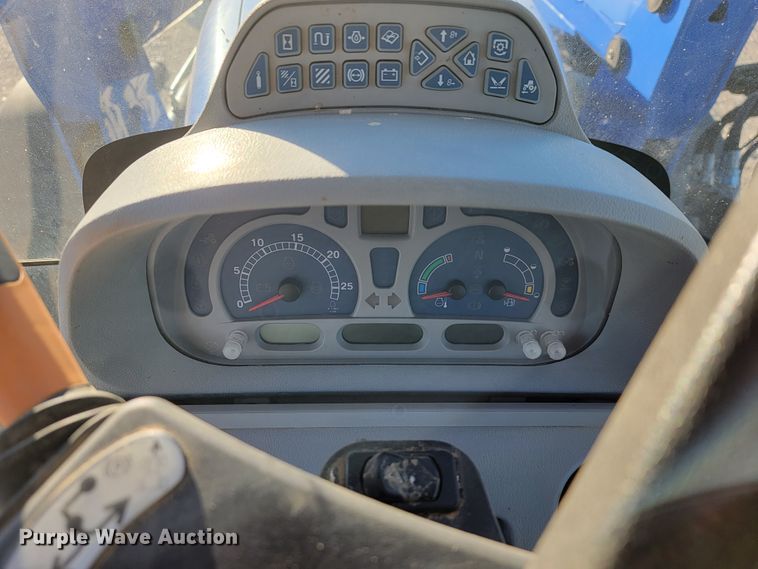 image for item IX9574 2014 New Holland T7.220  MFWD tractor