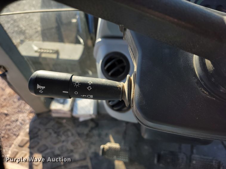 image for item IX9574 2014 New Holland T7.220  MFWD tractor