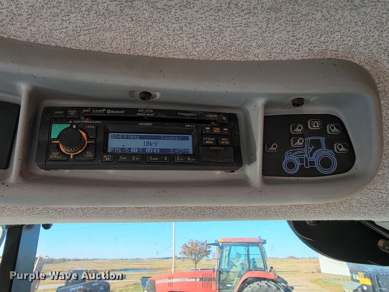 image for item IX9574 2014 New Holland T7.220  MFWD tractor