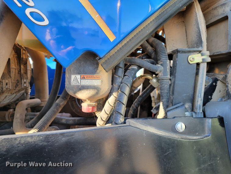 image for item IX9574 2014 New Holland T7.220  MFWD tractor