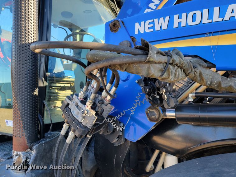 image for item IX9574 2014 New Holland T7.220  MFWD tractor