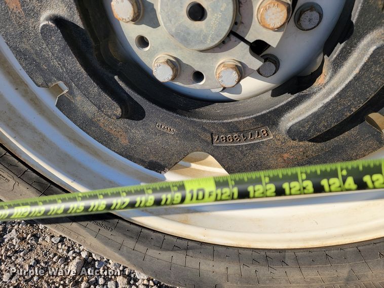 image for item IX9574 2014 New Holland T7.220  MFWD tractor