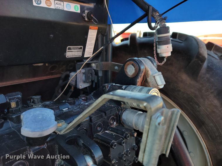 image for item IX9574 2014 New Holland T7.220  MFWD tractor