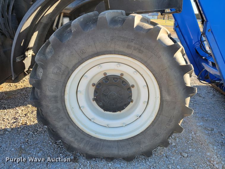 image for item IX9574 2014 New Holland T7.220  MFWD tractor