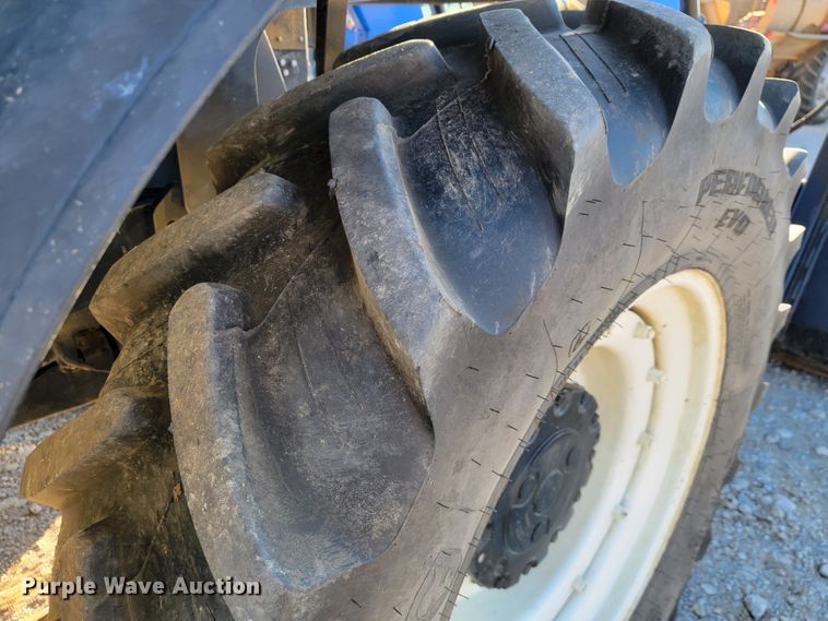 image for item IX9574 2014 New Holland T7.220  MFWD tractor