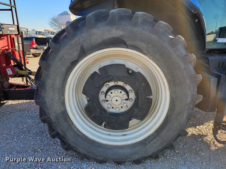 image for item IX9574 2014 New Holland T7.220  MFWD tractor