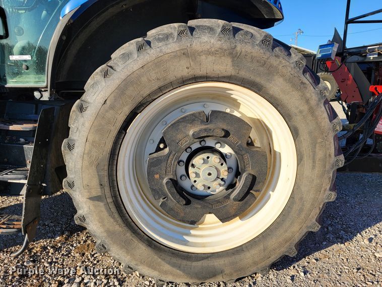 image for item IX9574 2014 New Holland T7.220  MFWD tractor