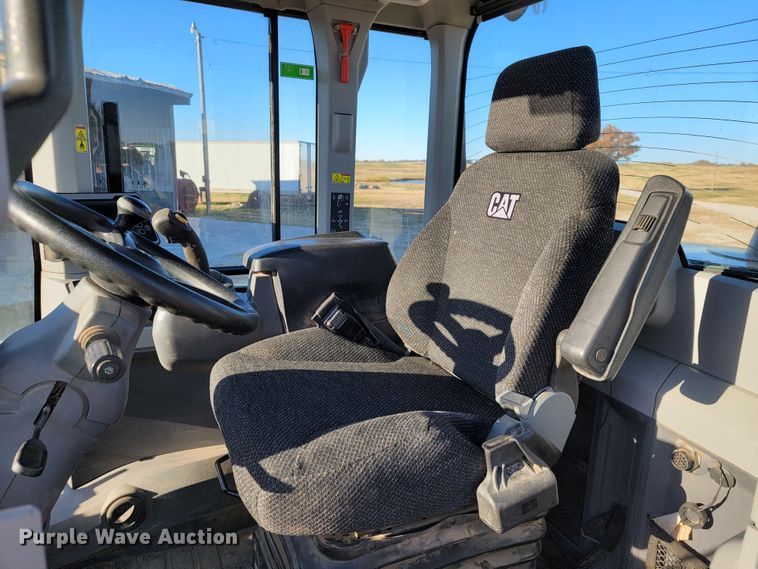 image for item IX9576 2016 Caterpillar 926M  high lift wheel loader