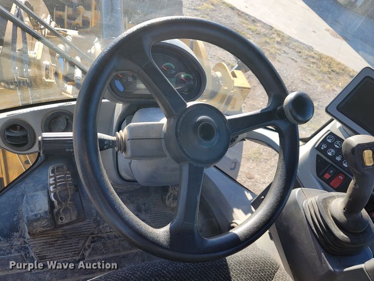 image for item IX9576 2016 Caterpillar 926M  high lift wheel loader