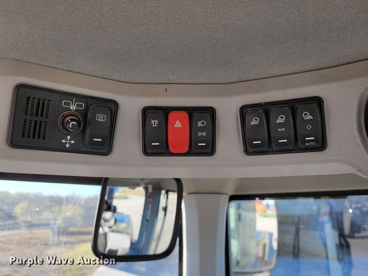 image for item IX9576 2016 Caterpillar 926M  high lift wheel loader