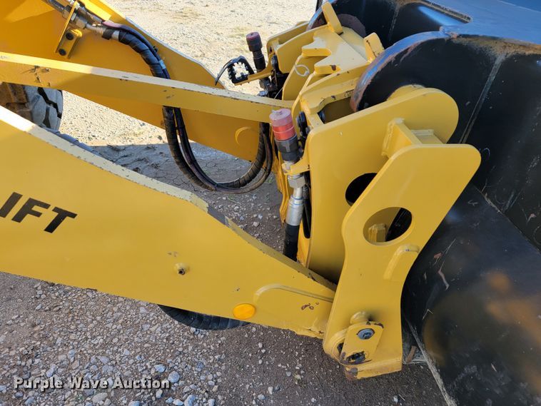 image for item IX9576 2016 Caterpillar 926M  high lift wheel loader