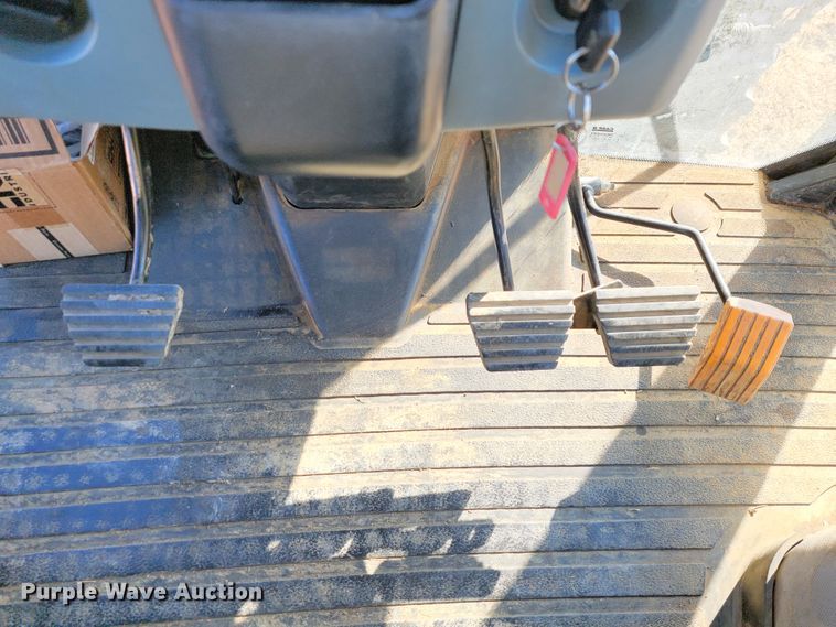 image for item IX9577 2001 Case IH MX110  MFWD tractor