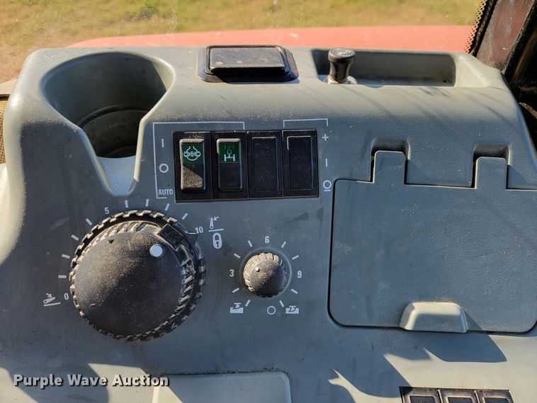 image for item IX9577 2001 Case IH MX110  MFWD tractor