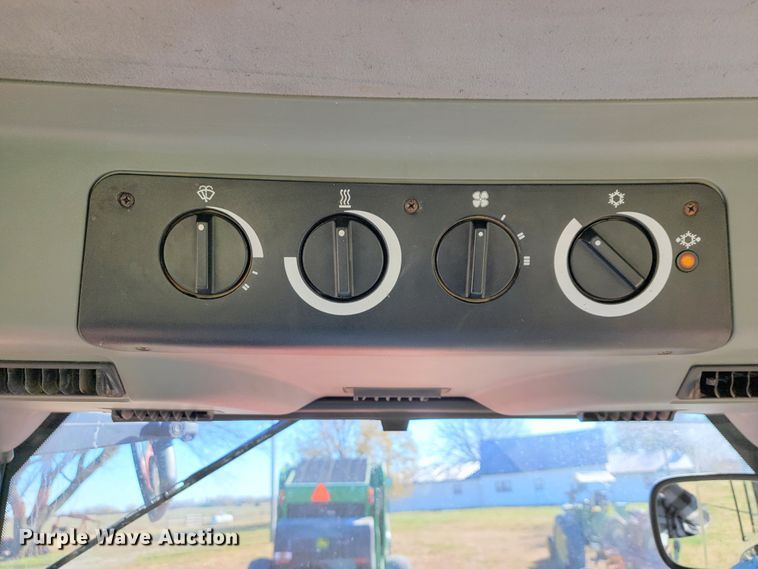 image for item IX9577 2001 Case IH MX110  MFWD tractor