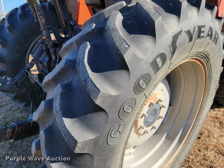 image for item IX9577 2001 Case IH MX110  MFWD tractor