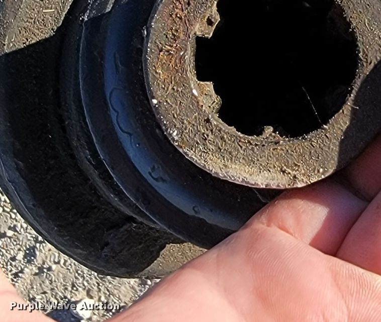 image for item IX9578 John Deere 1517  batwing rotary mower