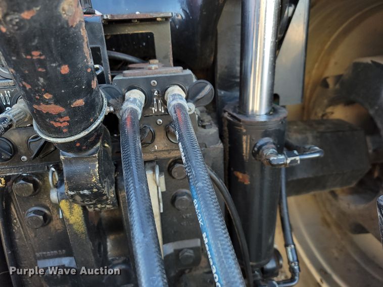 image for item IX9583 2004 Case IH MX285  MFWD tractor