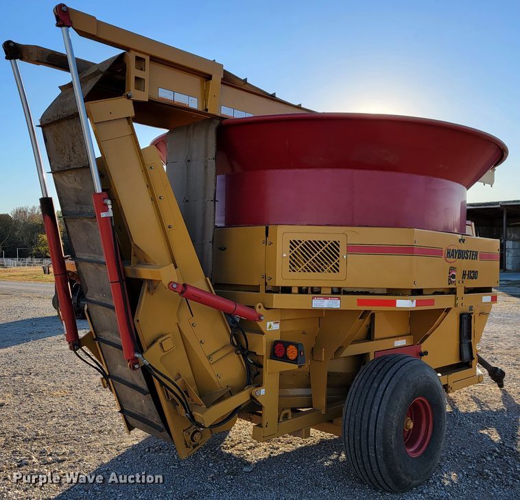 image for item IX9584 HayBuster H1130  tub grinder