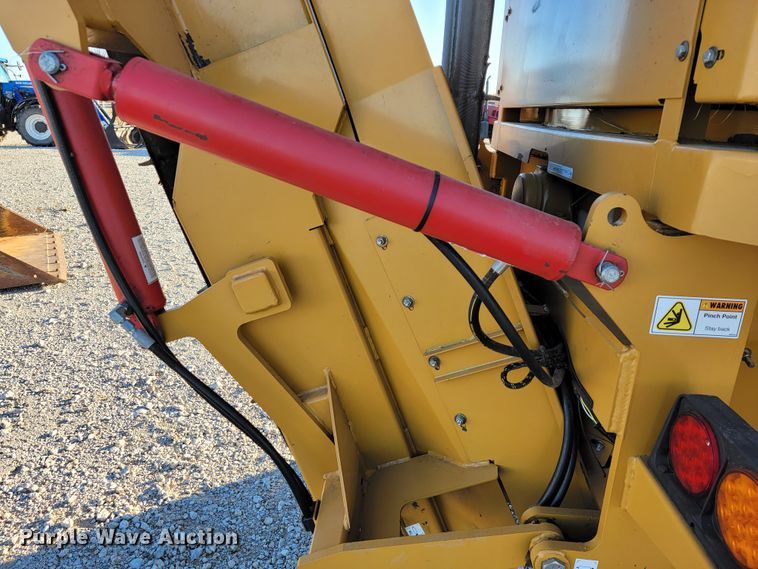 image for item IX9584 HayBuster H1130  tub grinder