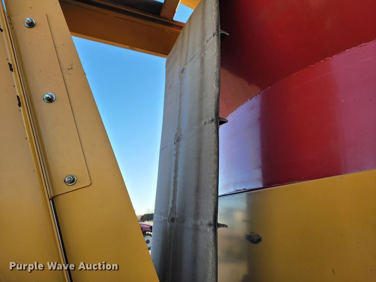 image for item IX9584 HayBuster H1130  tub grinder